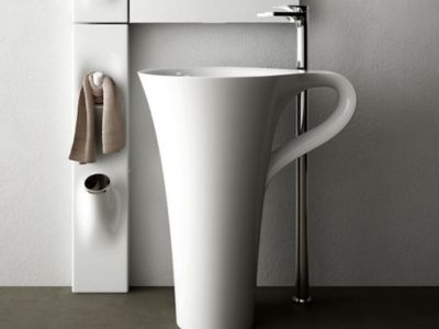 Cup-shaped Pedestal Sink 